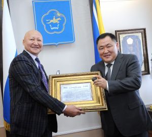 ジェニシベック・ナザラリエフ博士 のトゥヴァ共和国への訪問
